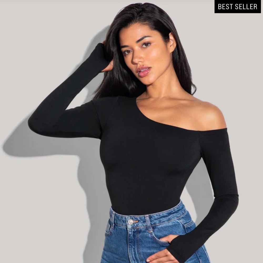 BRAND NEW WITH TAGS TA3 Shapey Long Sleeve One Shoulder Top size S
